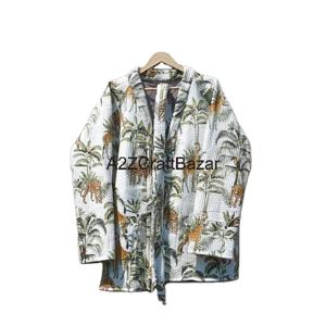 Chaqueta Bomber de Algodón Indio Sostenible con Estampado Animal Hecho a Mano para Mujer, Chaqueta Acolchada de Punto, Reversible, con Cinturón, Transpirable, Cuello en V - Product Image 1