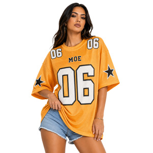 Maillot de football américain oversize jaune classique à épaules tombantes, coupe carrée, style urbain chic unisexe, chemise de sport rétro pour l'été - Product Image 1