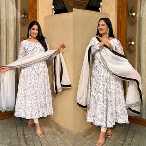 Traje Anarkali Bordado en Georgette Sintética Blanca - Product Image 1