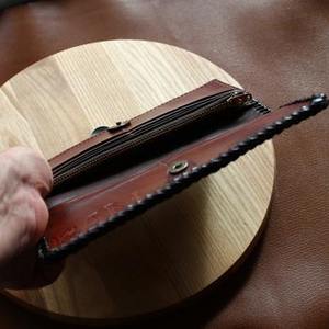 100% Genuine Leather Border Stitched Wolf Face Carved Long Bifold <b>Card</b> <b>Holder</b> <b>Wallet</b> With Multi <b>Card</b> Slots Button Closure <b>Holder</b> - Product Image 3