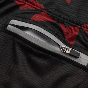 Ensemble de cyclisme pour homme avec logo personnalisé, maillot à manches courtes et short à bretelles rembourrés avec un design géométrique dégradé rouge pour le cyclisme sur route - Product Image 5