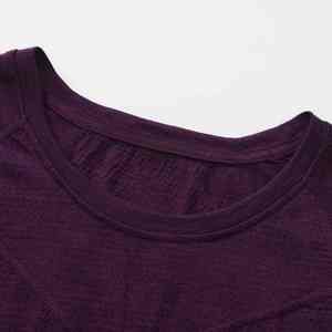 T-shirt en jersey de laine mérinos tricoté pour la randonnée et les voyages - Product Image 4