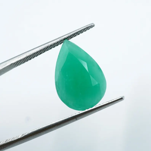 Pierre précieuse émeraude naturelle verte du Rajasthan, taille poire, 4,80 carats, 15x10,4x5,5 mm - Product Image 4