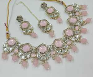 Elegante Juego de Collar y Pendientes de Novia Chapados en Oro de Alta Calidad, Maang Tikka con Circonitas Chapadas en Rodio, Certificado por Terceros - Product Image 1