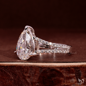 แหวนเพชรทรงหยดน้ำ 3 กะรัต รูปทรงลูกแพร์ ฝังเพชรแบบสปลิตเพฟ ตัวเรือนทองคำขาว 10K รับรองโดย IGI แหวนแต่งงาน/หมั้น - Product Image 2