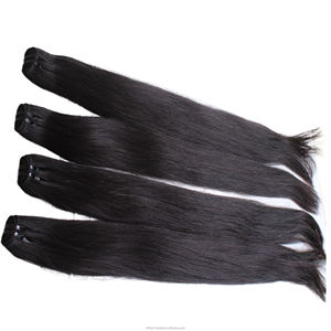 Extensions de cheveux humains lisses de type yaki, imitant la texture des cheveux naturels, offrant des mèches douces, un mouvement sain et une qualité durable. - Product Image 5