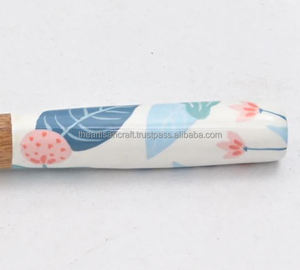 Cuchara de cocina de madera hecha a mano hecha de madera maciza natural Utensilio de cocina duradero Ideal para revolver servir y cocinar - Product Image 6