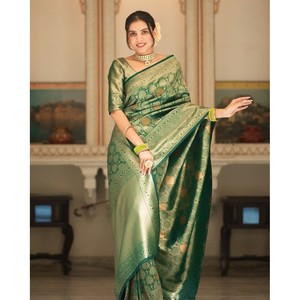 Sari en soie Banarasi fantaisie avec travail de tissage en or Zari et blouse non cousue, vert - Product Image 1