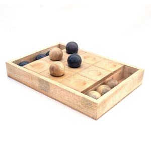 Jeu Tic Tac Toe en bois de grande taille avec boîte et balles - Product Image 1