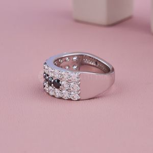 Anillo de Diamantes de Corte Redondo Moderno para Hombre, Cultivado en Laboratorio, Certificado IGI, Claridad VVS, Banda de Oro Blanco, Proveedor de Joyería India al por Mayor - Product Image 3