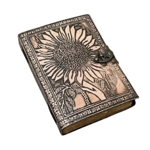 Diario de cuero genuino con relieve floral de girasol, 7x5 pulgadas, 240 páginas con borde deshilachado, hecho a mano, con cierre de latón en forma de C - Product Image 2