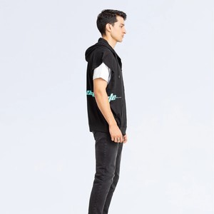 เสื้อกั๊กมีฮู้ดแขนกุดสำหรับผู้ชาย สีดำ ผ้าถัก ซิปด้านหน้า พิมพ์ลายตัวอักษร สวมใส่สบาย ทรงปกติ เหมาะสำหรับฤดูใบไม้ร่วง - Product Image 1