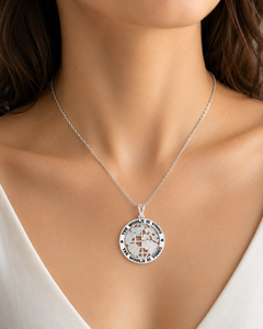 Collier pendentif carte du monde de luxe en or blanc 14 carats avec diamant de laboratoire - Cadeau pour les occasions festives - Product Image 1
