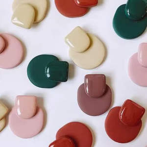 Boucles d'oreilles en résine colorées, boucles d'oreilles douces, boucles d'oreilles simples, AL MALIK CRAFT - Product Image 3