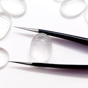 Pendentifs en quartz naturel gravés de scarabées égyptiens style bohème, visage de scarabée en quartz clair sculpté à la main, pierre précieuse pour la fabrication de bijoux - Product Image 2