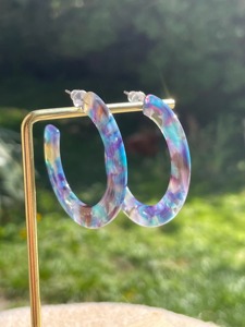 Boucles d'oreilles en résine OEM ODM, boucles d'oreilles en résine à marque privée, boucles d'oreilles en résine à finition solide, article de gros personnalisé d'usine, boucles d'oreilles en résine - Product Image 3