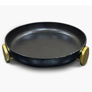 Plateau en métal de qualité supérieure avec un design floral gravé orné, plateau décoratif de style moderne, plateau de service en argent plaqué, grand et rond - Product Image 5