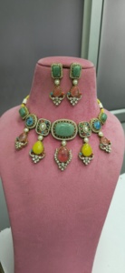 Ensemble de colliers de qualité supérieure, léger et confortable, idéal pour les mariages, les tenues de soirée, s'accorde avec toutes les tenues, inspiré de Sabyasachi. - Product Image 1