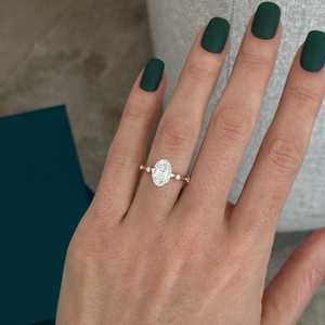 Bague en diamant ovale de 2 carats cultivé en laboratoire E VVS2, bague en diamant ovale en or jaune 14 carats de 1,6 mm, certifiée IGI - Product Image 3