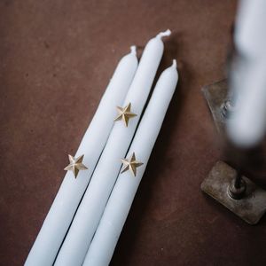 Portavelas Blancos con Decoración de Estrella de Latón, 3 Piezas, Hechos a Mano, Decoración Navideña Minimalista para Mesa - Product Image 1
