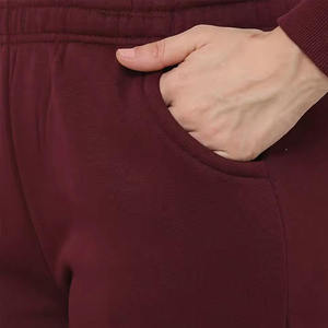 Ensemble de survêtement pour femme à manches longues, couleur unie, décontracté, avec poches latérales, matière polyester respirante, haut à capuche rouge - Product Image 5