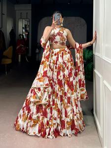 Lehenga Choli semi-couturié très demandé avec broderies riches ou tenue de mariage indienne pour femmes, disponible à bon prix - Product Image 2