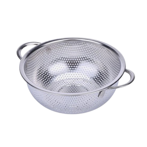Colador de acero inoxidable de alta calidad que complementa la estética de cocinas modernas y tradicionales. - Product Image 1