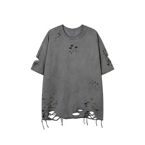 เสื้อยืดคอกลมแขนสั้นทรงปกติสำหรับผู้ชาย สีแดงเลือดหมู ผ้าฝ้ายเจอร์ซีย์ 100% ระบายอากาศได้ดี สไตล์สตรีท ดีไซน์ขาดๆ แบบดิสเทรส - Product Image 5