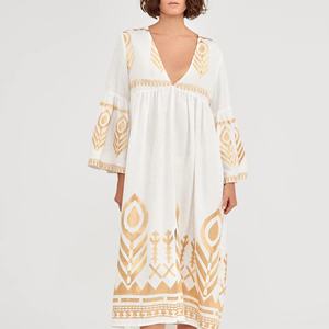 Robe Maxi d'été pour femme avec coton ukrainien brodé Robe de plage à manches longues Technique d'impression numérique à la taille naturelle - Product Image 1