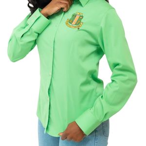 Camisa Oxford de chenilla premium de color verde menta para mujer, de manga larga, bordada y con botones. - Product Image 2