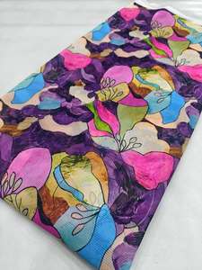 Tissu imprimé numérique de qualité supérieure en polyester, coton, rayonne et mousseline à motifs floraux pour robes, chemisiers et vêtements féminins - Product Image 3