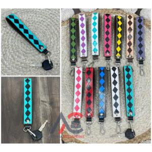 Latest Design 2026 Wholesale Manufacturer Tooled Checkered Leather Metal Clasp Keychain Genuine Leather Perfect for Everyday Use - Product Image 1