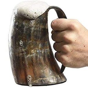 Jarra Vikinga Premium de Cuerno de Búfalo con Soporte Metálico y Juego de Portavasos de Cuero - Product Image 5