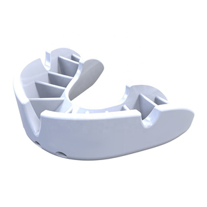 Protège-dents Asporea Traders, nouveau design 2024, protection des lèvres, MMA, boxe, en caoutchouc/silicone, durable, noir/blanc, pour les dents et les gencives - Product Image 1