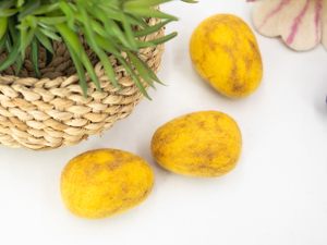 ไข่อีสเตอร์ทำมือหลากสีสันจากผ้าสักหลาดสำหรับเด็ก ของตกแต่งล่าไข่อีสเตอร์ ของขวัญ ของประดับตกแต่ง ทำจากผ้าสักหลาดและเส้นด้าย - Product Image 3