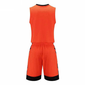 Uniforme de baloncesto personalizado de nuevo estilo hecho en Pakistán con accesorios, 100% poliéster. - Product Image 3