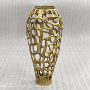 Florero dorado de metal en relieve Elements-Florero de aluminio con Decoración de mesa moderna - Product Image 1