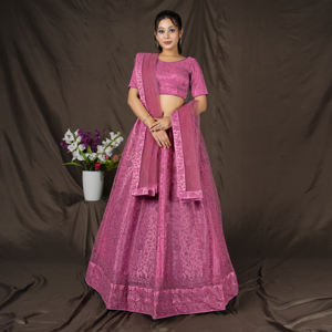 Lehenga Choli con bordado completo, borde de diseño, blusa a juego y dupatta suave y drapeada para ocasiones festivas - Product Image 3