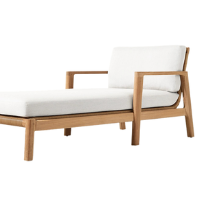 Collection Signature Hotel The Langham, chaise longue de luxe pour l'extérieur, structure en teck massif avec dossier en rotin et coussin, style moderne - Product Image 5
