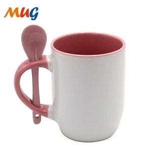 Taza estética de la más alta calidad con cuchara, perfecta para las rutinas acogedoras de café por la mañana, adorable taza de cerámica con ilustración divertida. - Product Image 2