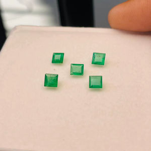 Émeraudes naturelles 5 pièces 1,80 ct lot de pierres précieuses qualité AAA avec un lustre superbe et une belle couleur verte, polissage et taille parfaits - Product Image 2