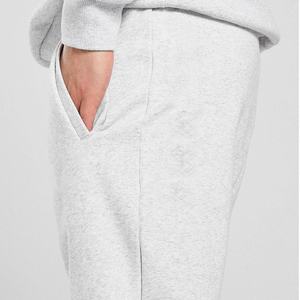 ผู้ผลิต OEM ขายส่ง กางเกงวอร์มสีเทาแบบมีเชือกผูก เอวสม็อค น้ำหนักเบา สวมใส่สบาย ผ้าฝ้าย สำหรับออกกำลังกาย เล่นกีฬา ผู้ชาย สั่งทำได้ - Product Image 3