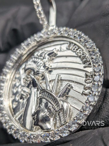 Pendentif médaillon de luxe en argent 925, serti de diamants Moissanite, pendentif personnalisé Statue de la Liberté, breloques, prix de gros - Product Image 4