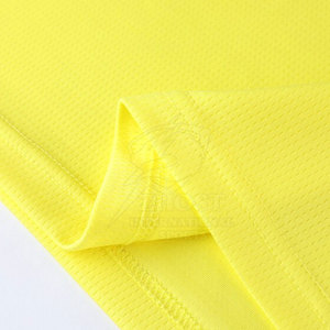 Uniforme de baloncesto de alta calidad para equipos, incluye camiseta y pantalones cortos personalizados, adecuado para torneos y equipos escolares. - Product Image 4