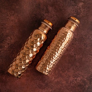 Recipientes de Cobre Martillado Tradicionales Ayurvédicos de Gran Volumen para Bebidas, Ideales para Marca Corporativa y Regalos - Product Image 3