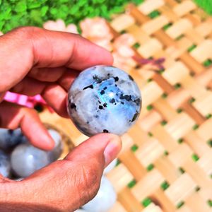Esfera de piedra lunar arcoíris natural, bola de cristal con destello azul, piedra curativa para Reiki, meditación, energía, decoración, venta al por mayor - Product Image 6