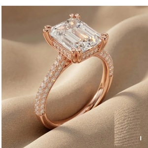 แหวนเพชรเม็ดเดี่ยวทรงเอเมอรัลด์เจียระไนแบบ VVS VS Clarity เพชรเลี้ยงในห้องปฏิบัติการ ตัวเรือนทอง 14K ดีไซน์ Cathedral Setting หรูหรา รับรองโดย IGI สำหรับผู้หญิง - Product Image 2