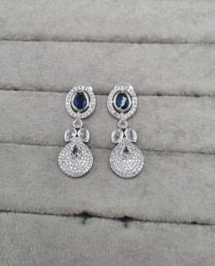 Boucles d'oreilles pendantes de créateur, serties de pierres ovales et de micro-pavés de diamants américains, pour les soirées, collections de boucles d'oreilles tendance - Product Image 3
