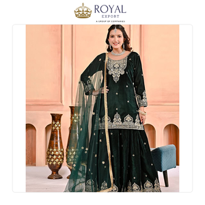 La Mejor Colección de Ropa India Festiva de Diseñador: Traje Sharara de Terciopelo Pesado Puro con Bordado de Lentejuelas - Product Image 3