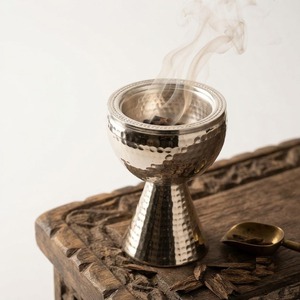 Quemador de incienso árabe de metal con tapa para quemar chips de Oud y fragancias aromáticas en casa - Product Image 3